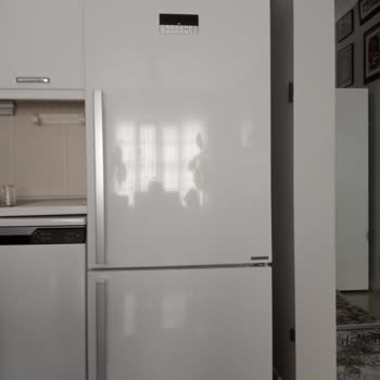 Arçelik Buzdolap Kapağı Eğri Duruyor