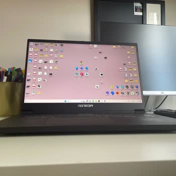 Monster Notebook Tulpar T7 V21.7.1 Klavyede Şişlik Ve Ekranda Kararma