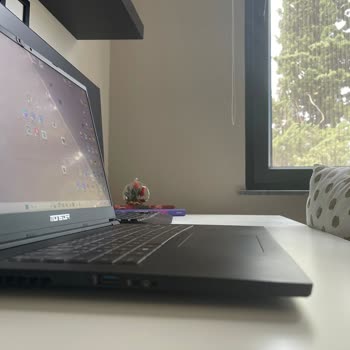 Monster Notebook Tulpar T7 V21.7.1 Klavyede Şişlik Ve Ekranda Kararma