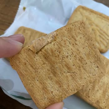 Eti Gıda Eti Form Limonlu Bisküvi İçinden Poşet Parçaları Çıktı.