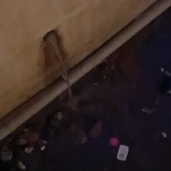 İSKİ Ve İBB Akan Lağım Suyuna Çare Bulamıyor