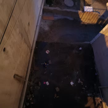 İSKİ Ve İBB Akan Lağım Suyuna Çare Bulamıyor