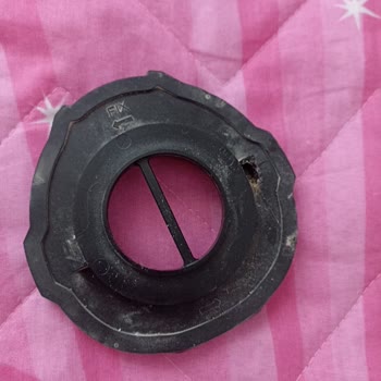 Einhell Marka Şarjlı Süpürgenin Filtre Tırnakları Kırılıyor