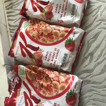 Kellogg's Kırmızı Meyvelerden Çıkmayan Meyveler