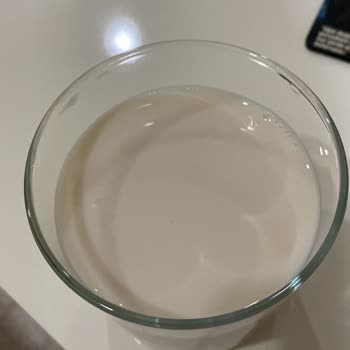 Sütaş Laktozsuz Süt Pembe Renkte