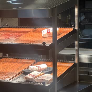 Yasa Tesisleri Tostun Lezzetsizliği Ve Okul Kantini Gibi Sıra Bekleme