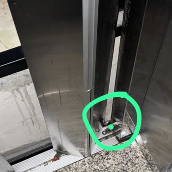 Beko Ürünümü Asansör İle Taşımışlar Ve Kapağı Kırmışlar