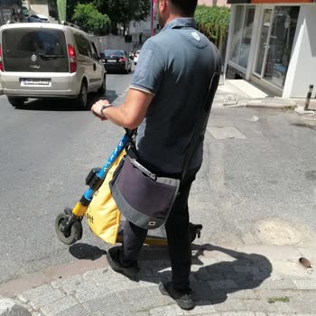 PTT Kargo Üsküdar Posta Dağıtan Elemanlar