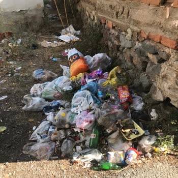 Bayraklı Belediyesi Sokaklar Temizlenmiyor Çöpler Alınmıyor