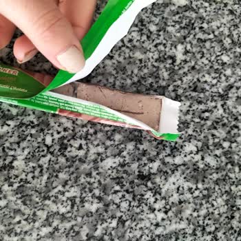 Ülker Antep Fıstıklı Çikolata Bembeyazdı