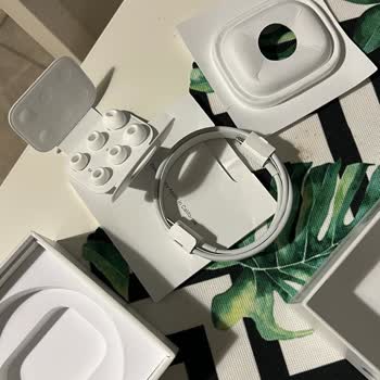 Amazon Jelatini Açılmış Ve İçerisinden Alınmış Airpods Pro ( 2. Nesil )