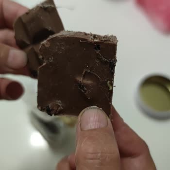 Bolçi Çikolatanın İçinden Canlı Kurtlar Çıktı