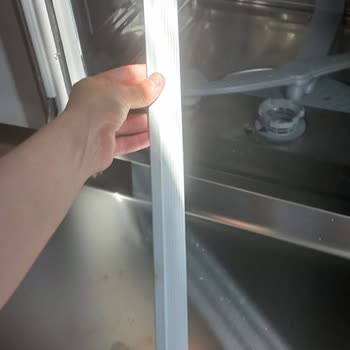 Bosch Yağlı Ve Pas Lekeli Bulaşık Makinesi