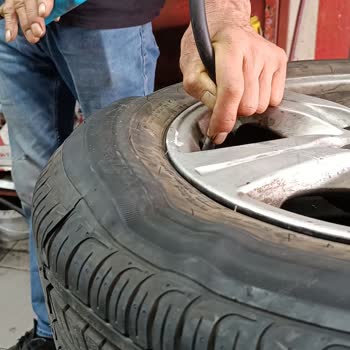 195/65/15 Petlas Dış Lastik Garantiden Değiştirildi Fakat Yeni Lastikte Sorun Yaşadım