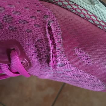 Under Armour Yırtılan Spor Ayakkabısı