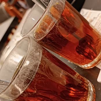 Köfteci Yusuf Deposite Çay Bardakları Çizik Ve Pis