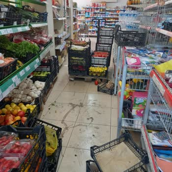 A101 Dağınık Ve Kirli Mağaza