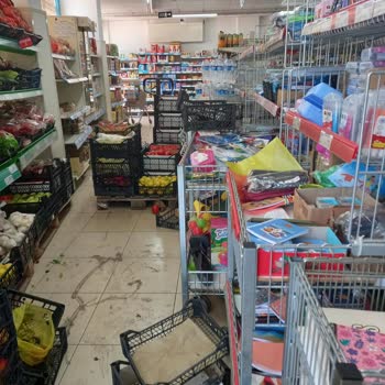 A101 Dağınık Ve Kirli Mağaza