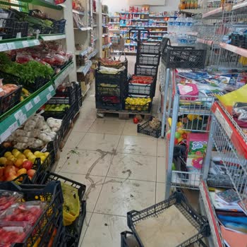 A101 Dağınık Ve Kirli Mağaza