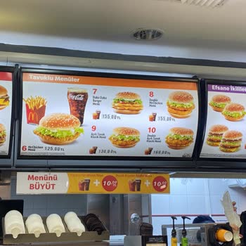 McDonald's Çok Kötü Personel Çalıştırıyorsunuz