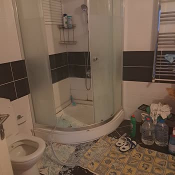 Aduş Duşakabin Duşakabin Camının Kırılması