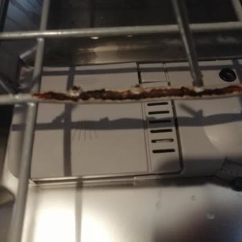 Arçelik Bulaşık Makinemin Tabak Koyma Yerleri Paslandı