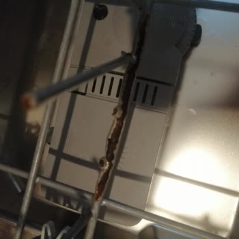 Arçelik Bulaşık Makinemin Tabak Koyma Yerleri Paslandı