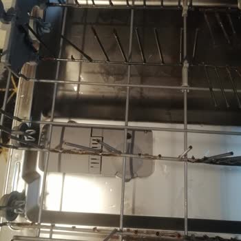 Arçelik Bulaşık Makinemin Tabak Koyma Yerleri Paslandı