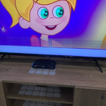Vestel Televizyonumuzun Ekranında Çizikler Oluştu