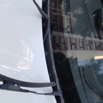 BMW F20 Ön Cam Altı Izgara Fitili