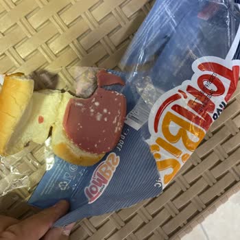 Tombiş Sandviç BİM Marketten Aldığım Tombiş Sandviçin İçi Porlanmış Şekilde Küf Tutuyor!