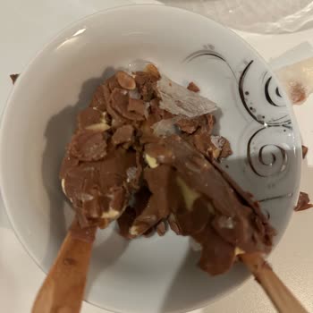 Magnum Mini 6lı Paketin İçi Erimiş Ve Tekrar Dondurulmuş Dağınık Çıktı