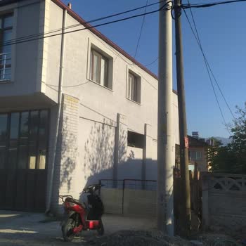 SEDAŞ, Elektrik Direğiyle Yolumuzu Daralttı.