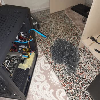 City Bilişim Bilgisayar Kasası Montreal Cam Kapağı Elimde Durduk Yere Kırıldı