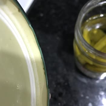 Tat Gıda Cam Turşu Kavanozundan Kurt Çıktı