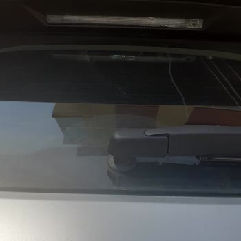 Opel Corsa Elegans 1,2T Üst Stop Lambası Çatlağı