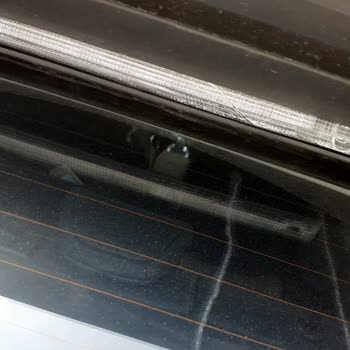 Opel Corsa Elegans 1,2T Üst Stop Lambası Çatlağı