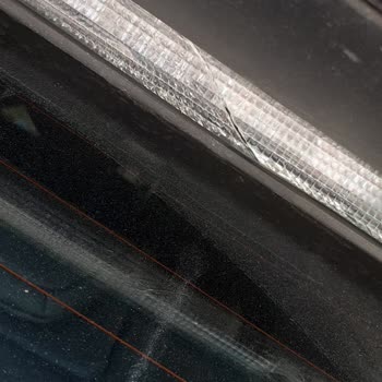 Opel Corsa Elegans 1,2T Üst Stop Lambası Çatlağı