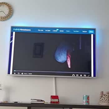 Philips TV Film İzlerken Site Yenileniyor