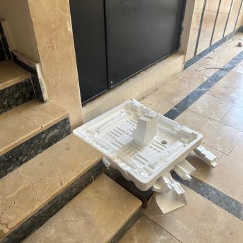 Vestel Ürün Kurulumundan Çıkan Çöpler Binaya Atıldı