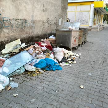 Bayraklı Belediyesi Çevre Temizliğine Duyarlılık İstiyorum.