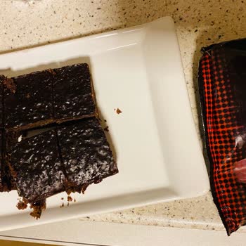 Eti Gıda Üzerinde Yazmasına Rağmen İçinden Sos Çıkmayan Eti Browni