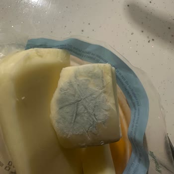 Sütaş Kaşar Peyniri Küflendi İçinden Kıl Çıktı