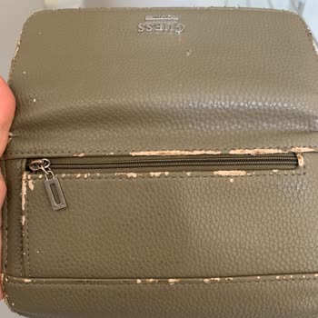 Guess Çantalarımın Derisi Döküldü Metal Kısımları Oksitlendi