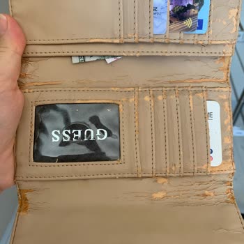 Guess Çantalarımın Derisi Döküldü Metal Kısımları Oksitlendi