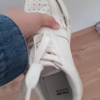 Bershka 1 Çift Aldığım Beyaz Spor Ayakkabımın Yapışkanından Açılma Yaptı