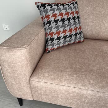 Kelebek Mobilya Dikkatsizlikle Dolu Bir Alışveriş Deneyimi