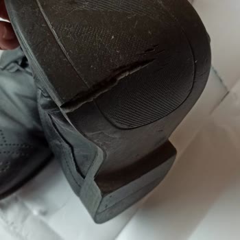 FLO Ayakkabı 2 Aylık Ayakkabının Tabanı Kırıldı