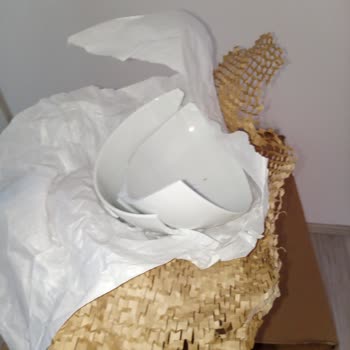 IKEA (İzmir) Hasarlı Ürün Ve Paketleme Özensizliği
