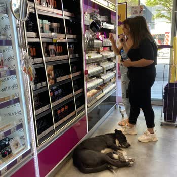 Gratis Mağaza Düzensizliği Ve Pis Görüntü SÜ